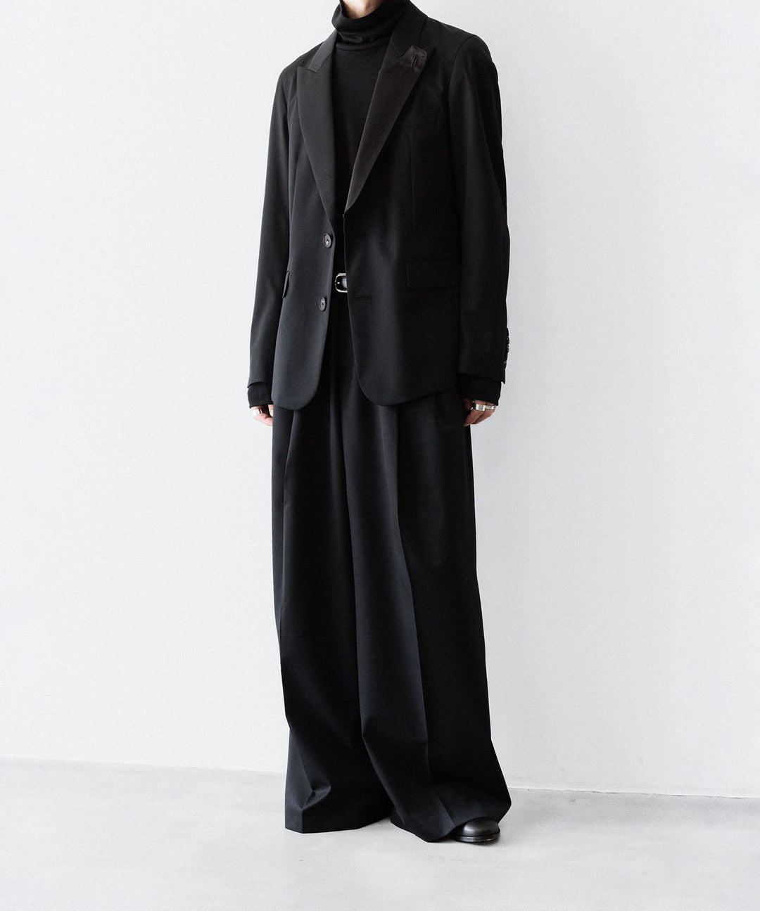 SUBLATIONS サブレーションズのSUPER140 3TUCK BAGGY TROUSERSのBLACK 公式通販サイトsession福岡セレクトショップ