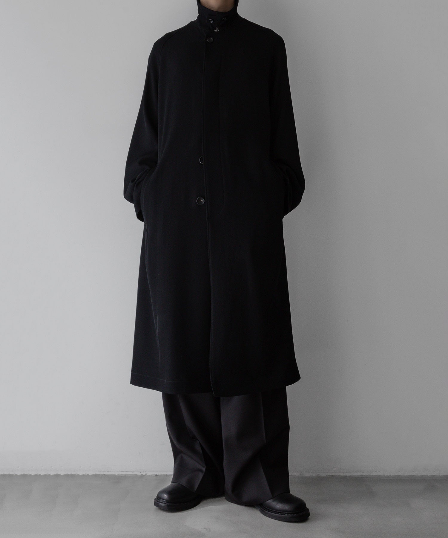 【INTÉRIM】インテリムのFLUID WOOL TRICOTINE SINGLE RAGLAN COAT - BLACK公式通販サイトsession福岡セレクトショップ