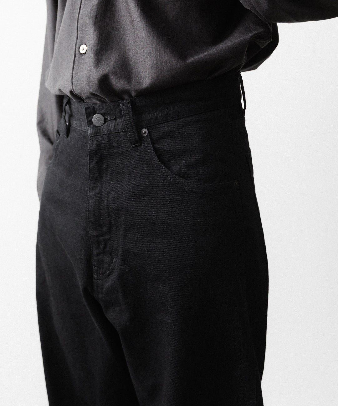 【ANTHEM A】TWIST LINE STRAIGHT JEANS - BLACK