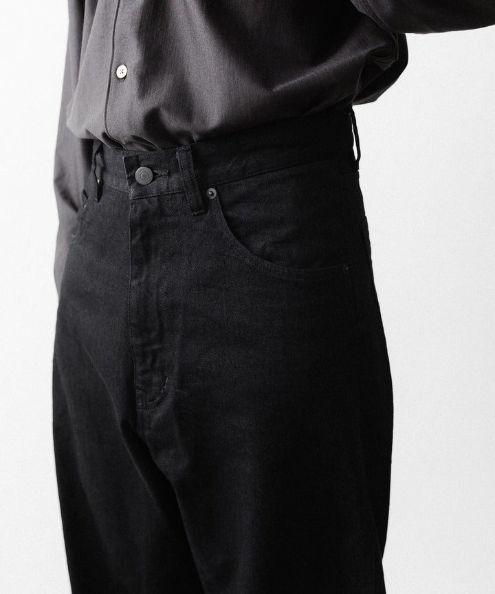 【ANTHEM A】TWIST LINE STRAIGHT JEANS - BLACK