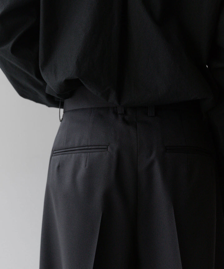 stein(シュタイン)の24SSコレクションLONG WIDE TROUSERS のDARK CHARCOAL