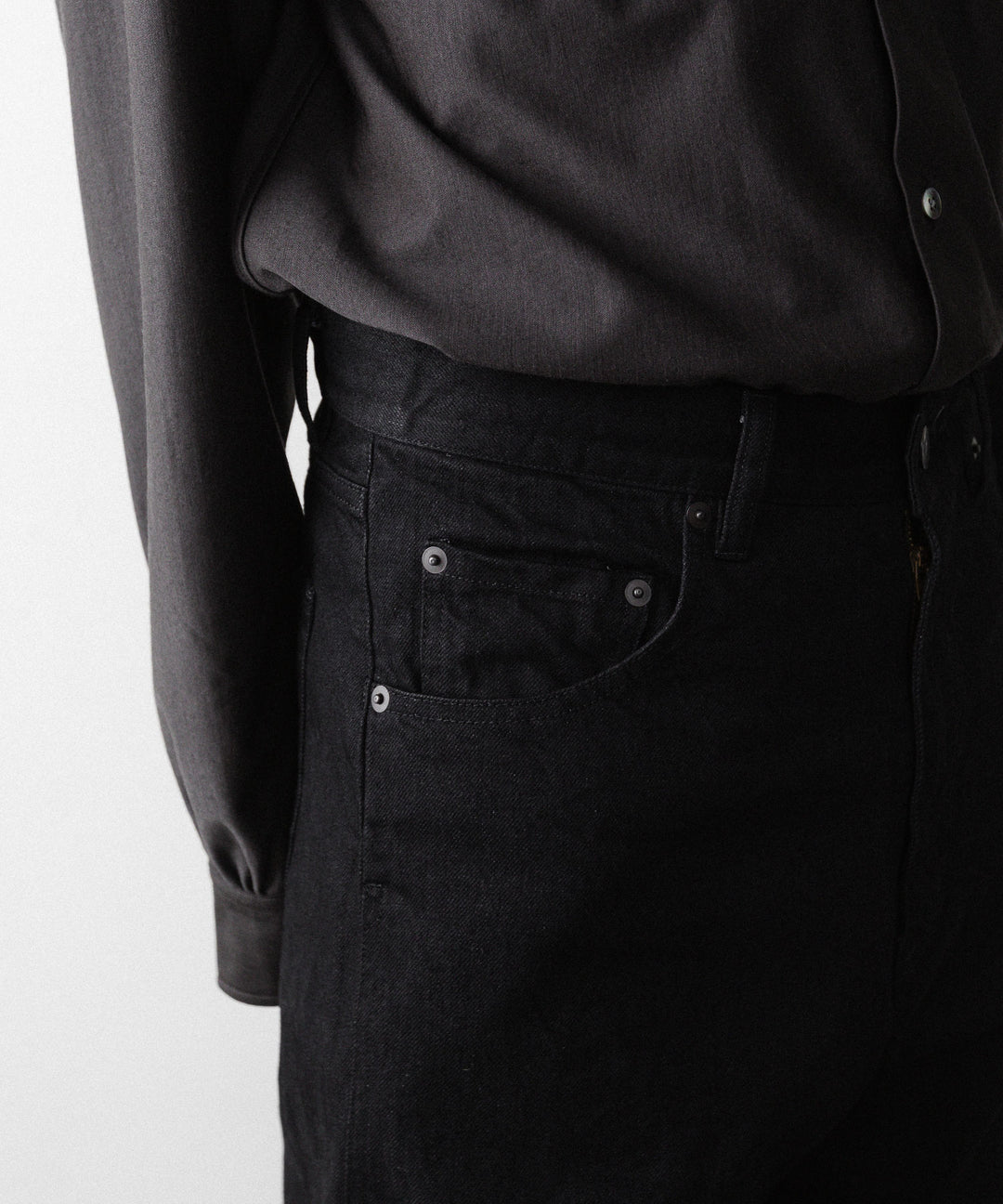 【ANTHEM A】TWIST LINE STRAIGHT JEANS - BLACK