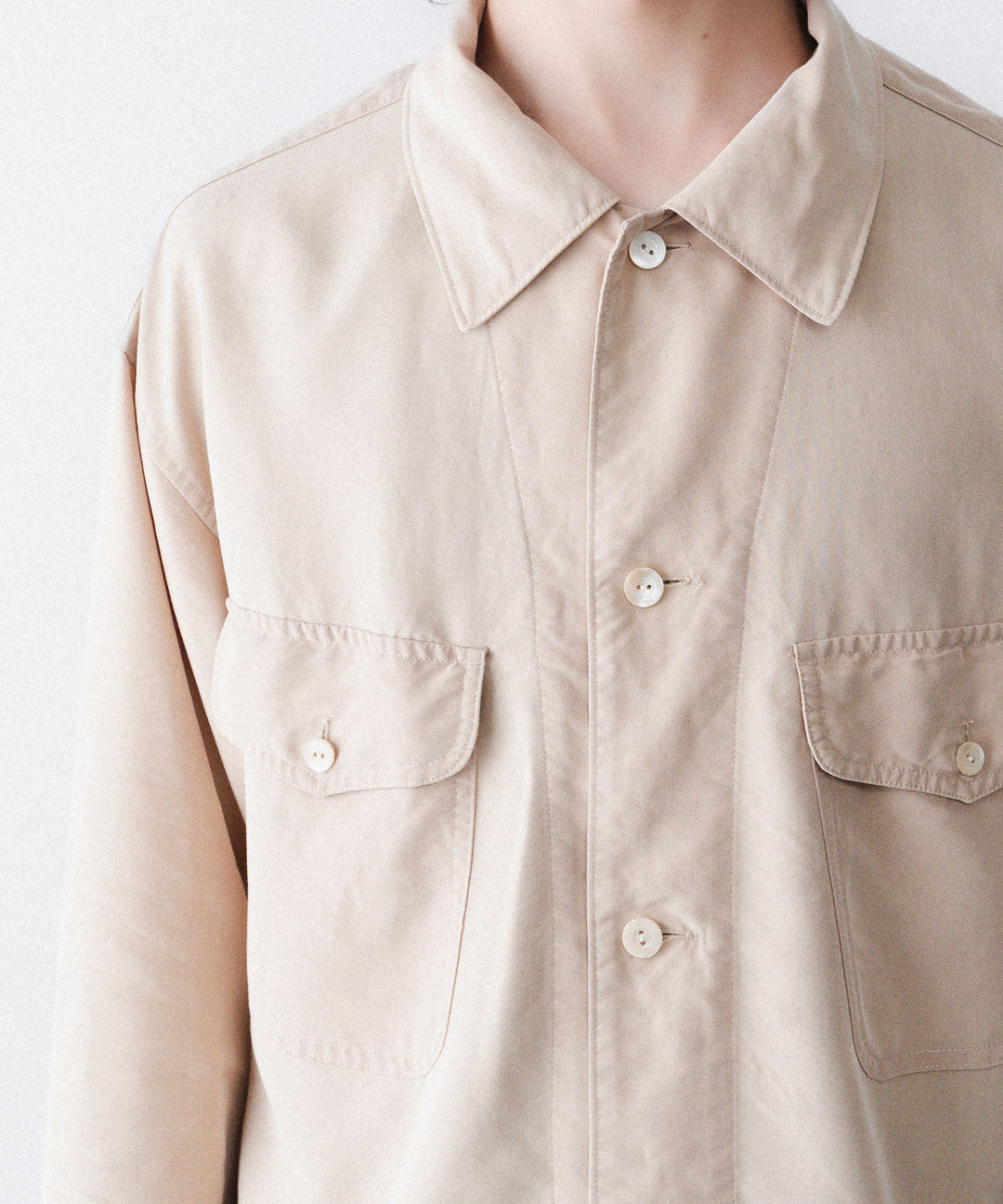 【ANTHEM A】POWDERY FADE POPLIN OPEN COLLAR SHIRT - FOG BEIGE