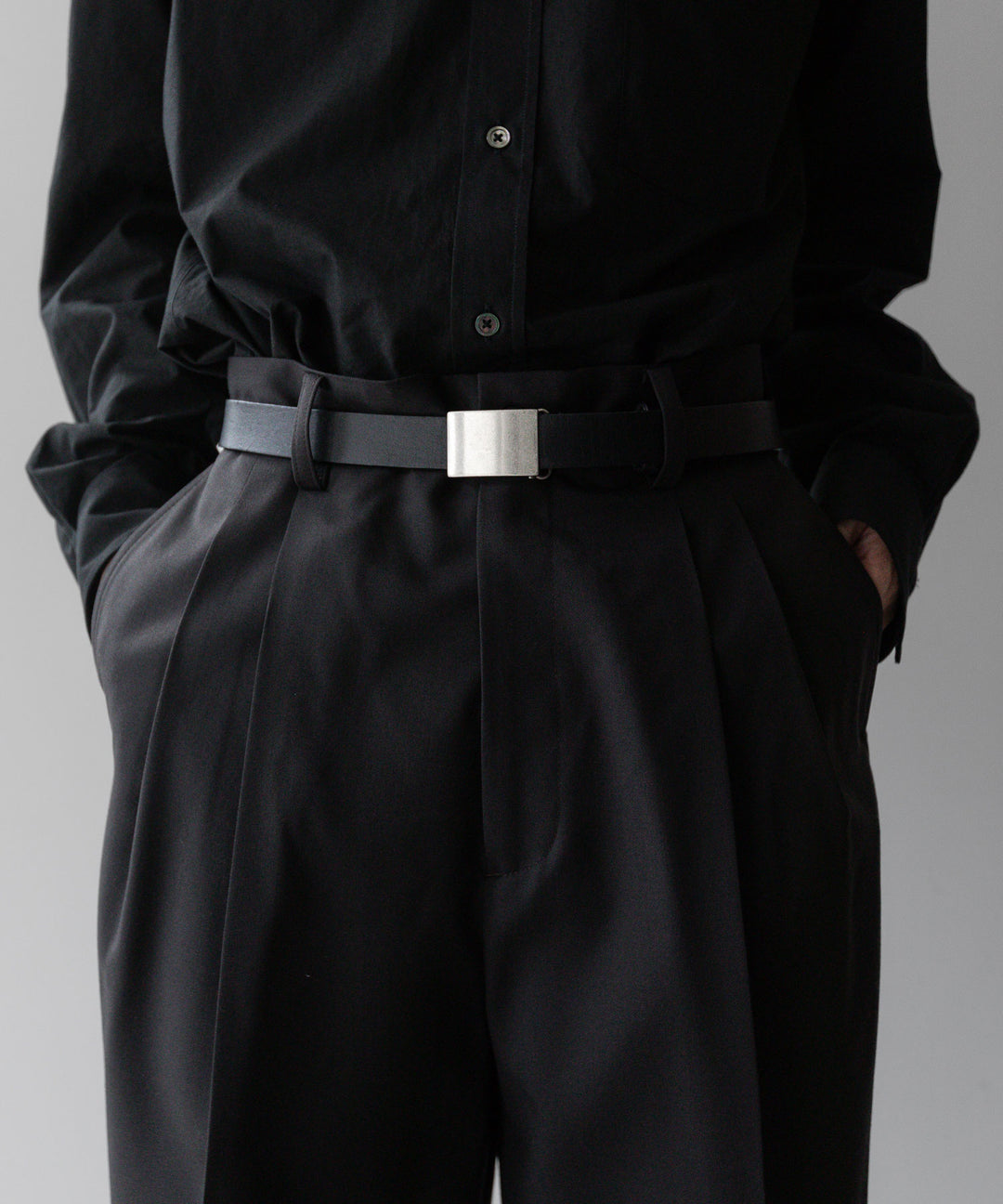 stein(シュタイン)の24SSコレクションLONG WIDE TROUSERS のDARK CHARCOAL