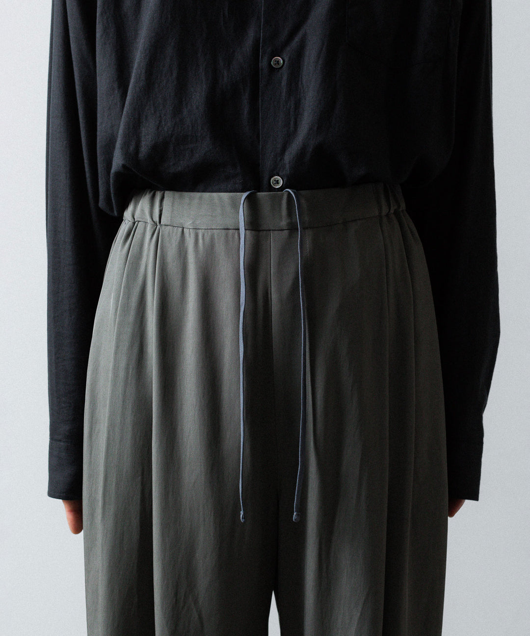 ANTHEM A-アンセムエーのSILKY VISCOSE 2TUCK FLARE EASY PANTSのGRAY公式通販サイトsession福岡セレクトショップ
