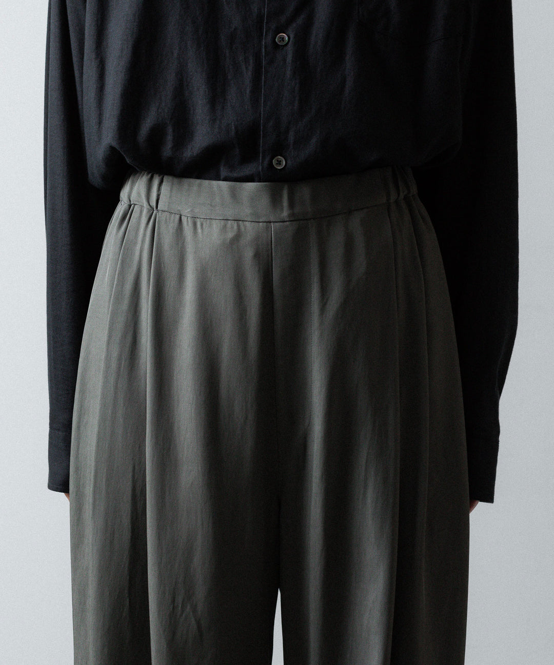 ANTHEM A-アンセムエーのSILKY VISCOSE 2TUCK FLARE EASY PANTSのGRAY公式通販サイトsession福岡セレクトショップ