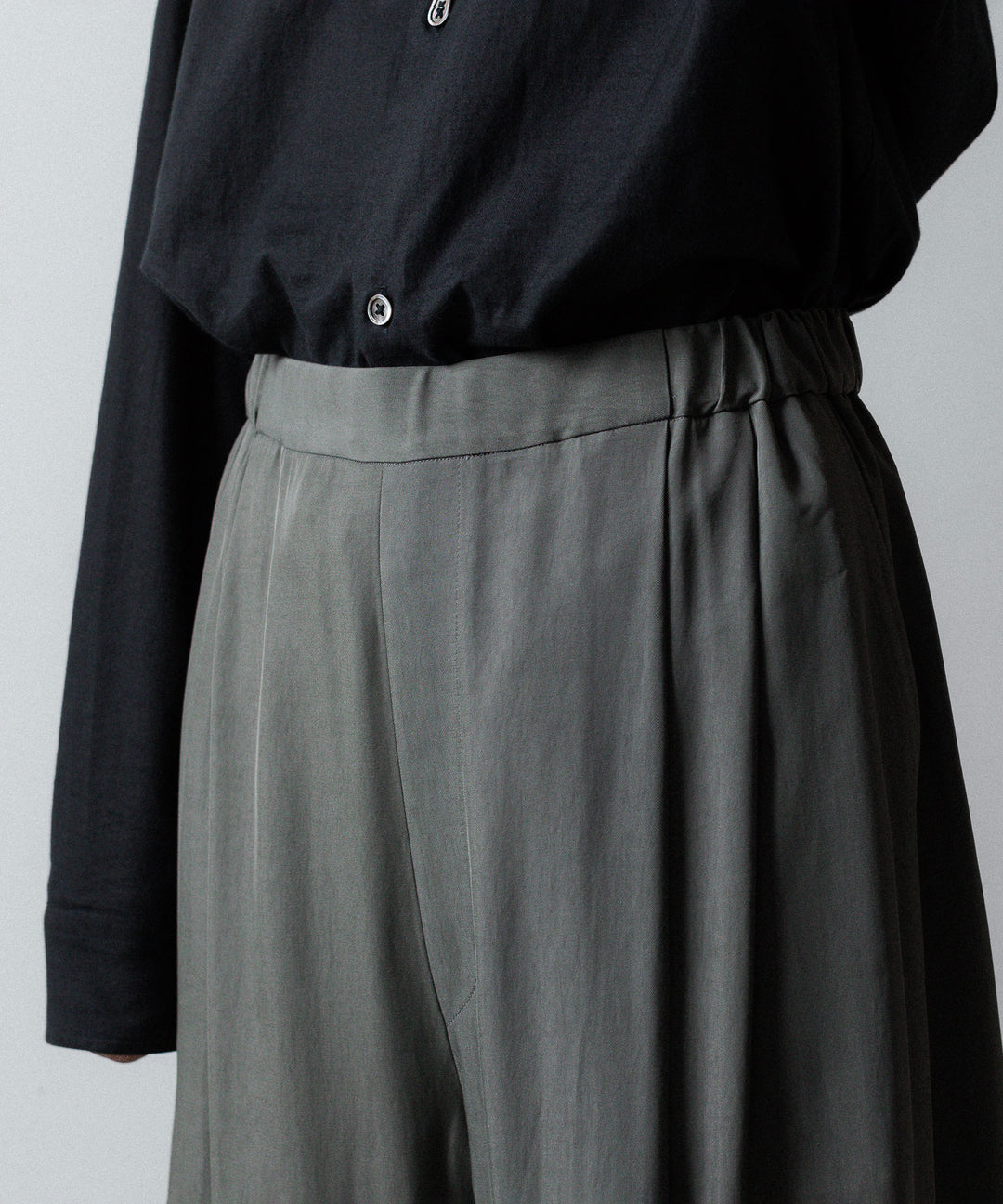 ANTHEM A-アンセムエーのSILKY VISCOSE 2TUCK FLARE EASY PANTSのGRAY公式通販サイトsession福岡セレクトショップ