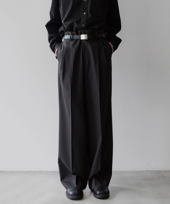 stein(シュタイン)の24SSコレクションLONG WIDE TROUSERS のDARK CHARCOAL
