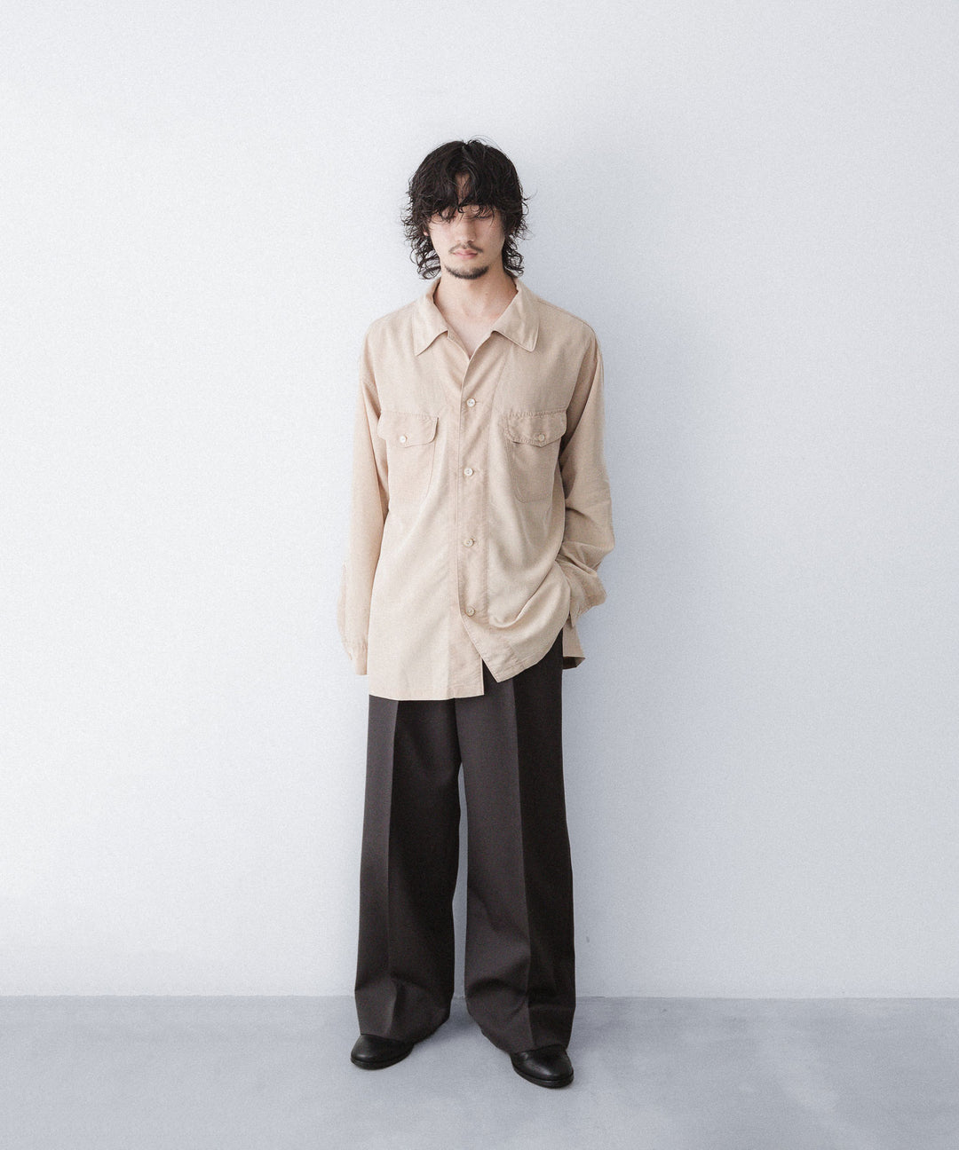 【ANTHEM A】POWDERY FADE POPLIN OPEN COLLAR SHIRT - FOG BEIGE