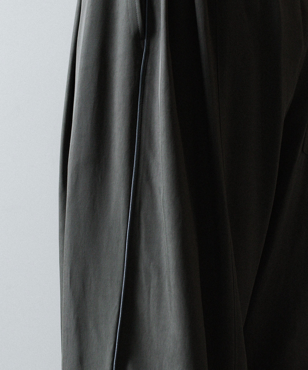 ANTHEM A-アンセムエーのSILKY VISCOSE 2TUCK FLARE EASY PANTSのGRAY公式通販サイトsession福岡セレクトショップ