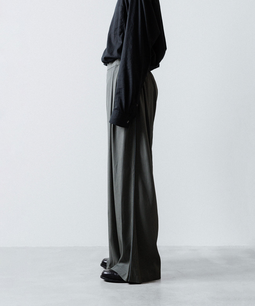 ANTHEM A-アンセムエーのSILKY VISCOSE 2TUCK FLARE EASY PANTSのGRAY公式通販サイトsession福岡セレクトショップ