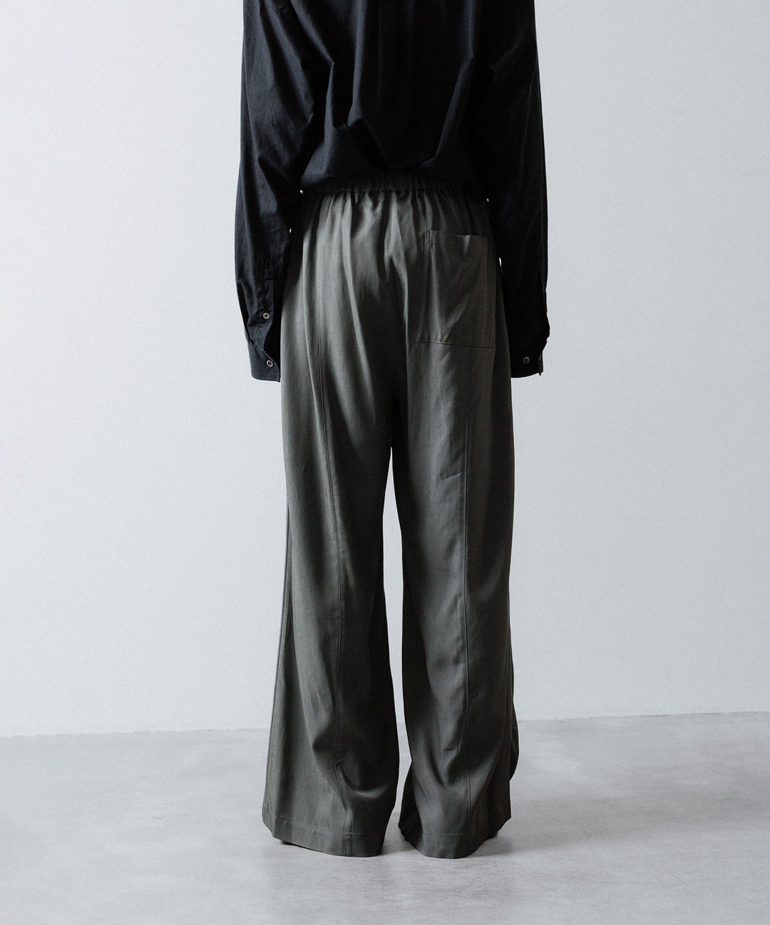 ANTHEM A-アンセムエーのSILKY VISCOSE 2TUCK FLARE EASY PANTSのGRAY公式通販サイトsession福岡セレクトショップ