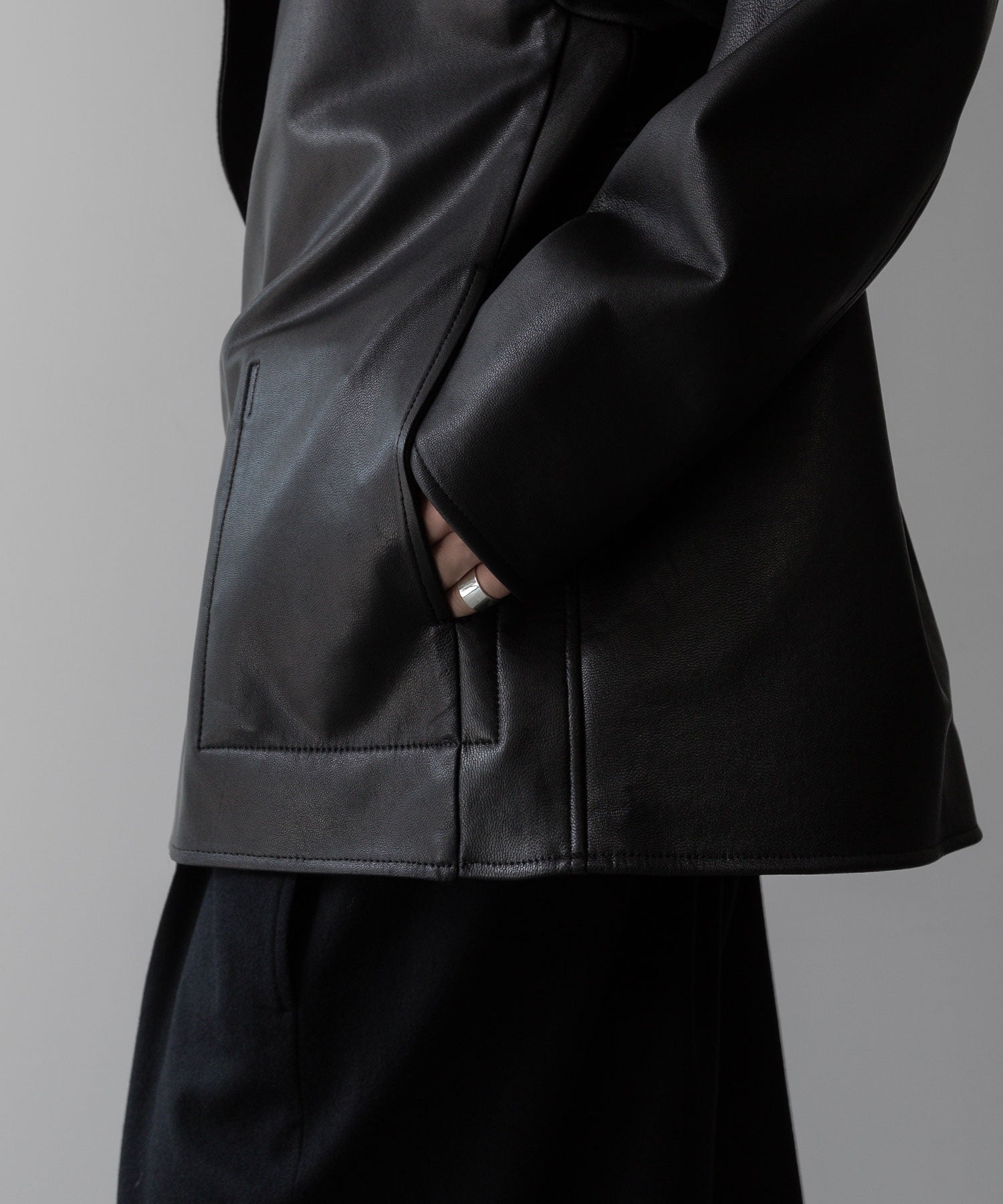 ssstein(シュタイン)の24AWコレクション BONDED LEATHER SHORT JACKET - BLACK × BLACK 公式通販サイトsession福岡セレクトショップ