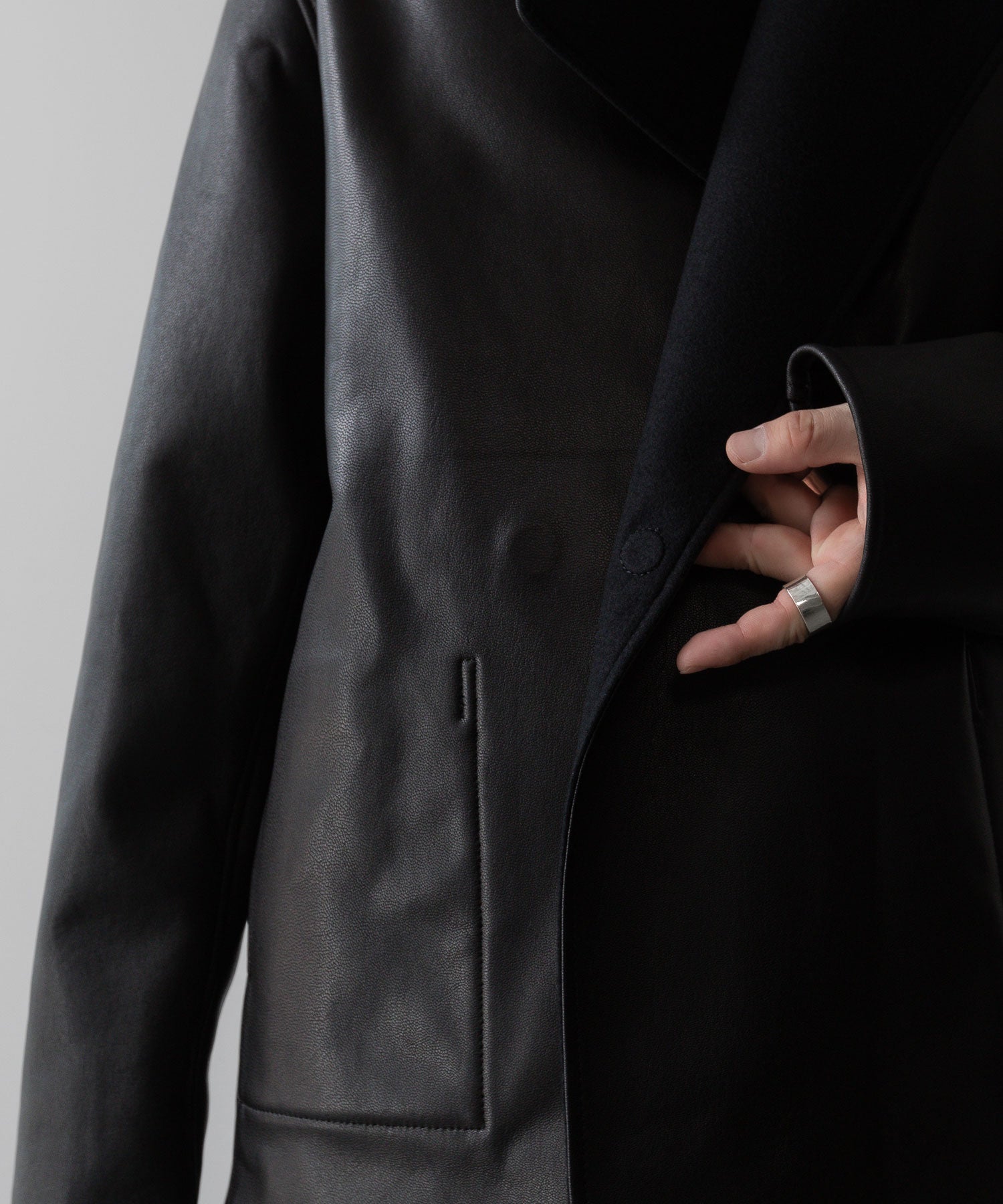 ssstein(シュタイン)の24AWコレクション BONDED LEATHER SHORT JACKET - BLACK × BLACK 公式通販サイトsession福岡セレクトショップ