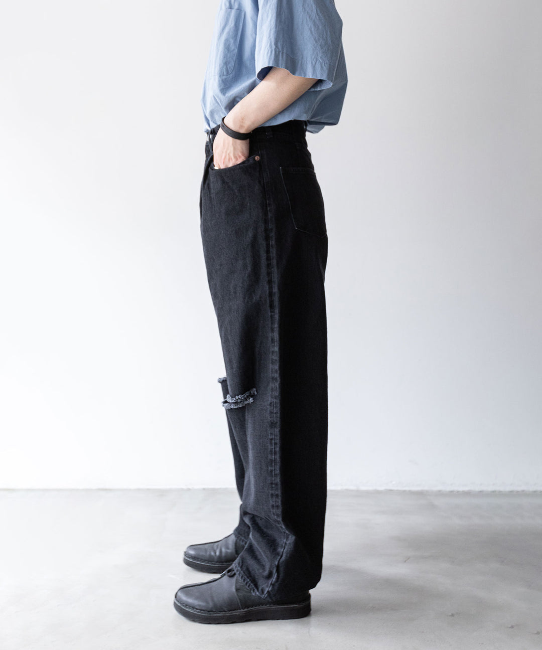 stein(シュタイン)の23AWコレクションVINTAGE REPRODUCTION DAMAGE WIDE DENIM JEANSのBLACK