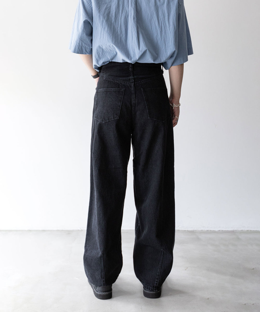 stein(シュタイン)の23AWコレクションVINTAGE REPRODUCTION DAMAGE WIDE DENIM JEANSのBLACK