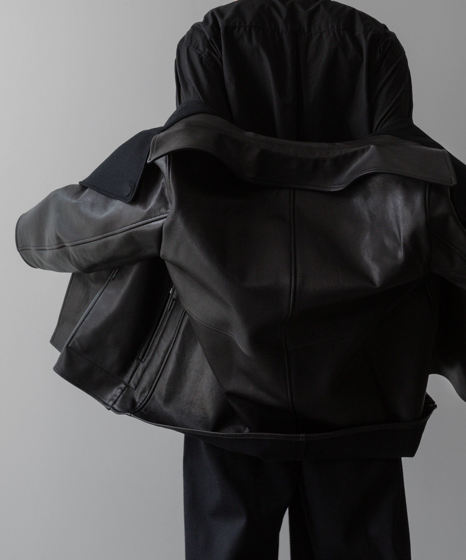 ssstein(シュタイン)の24AWコレクション BONDED LEATHER SHORT JACKET - BLACK × BLACK 公式通販サイトsession福岡セレクトショップ