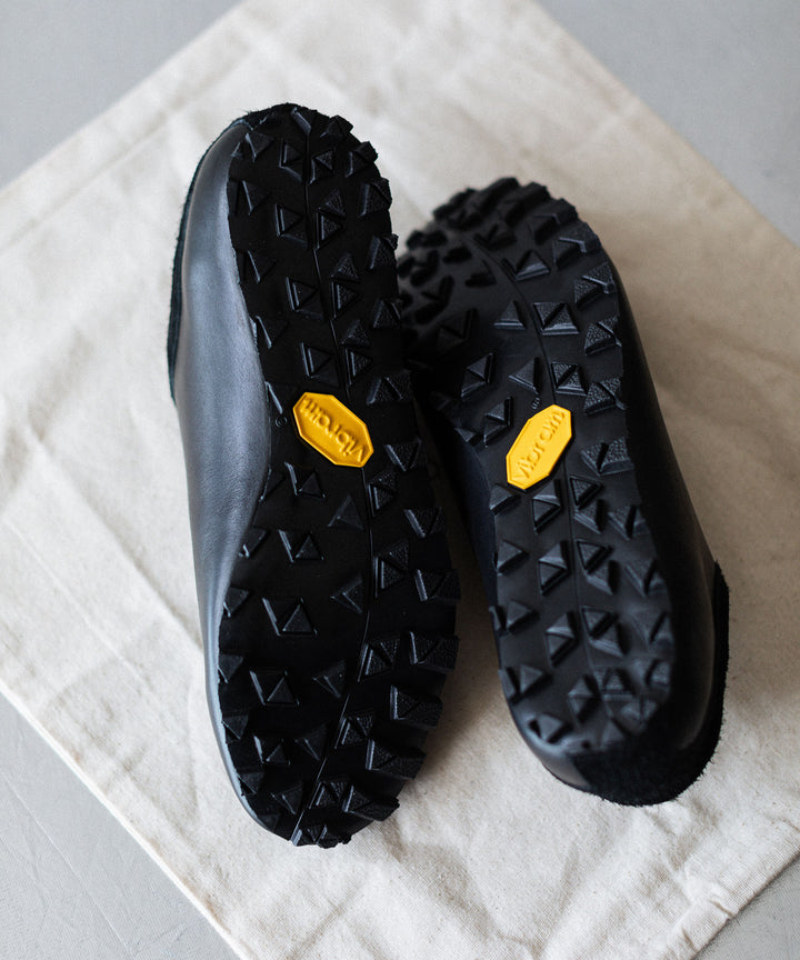 【 SINE &amp; COSINE 】JOHAN / SNEAKER VIBRAM ZEGAMA - WASHED COW / BRUSHED SUEDE BLACK