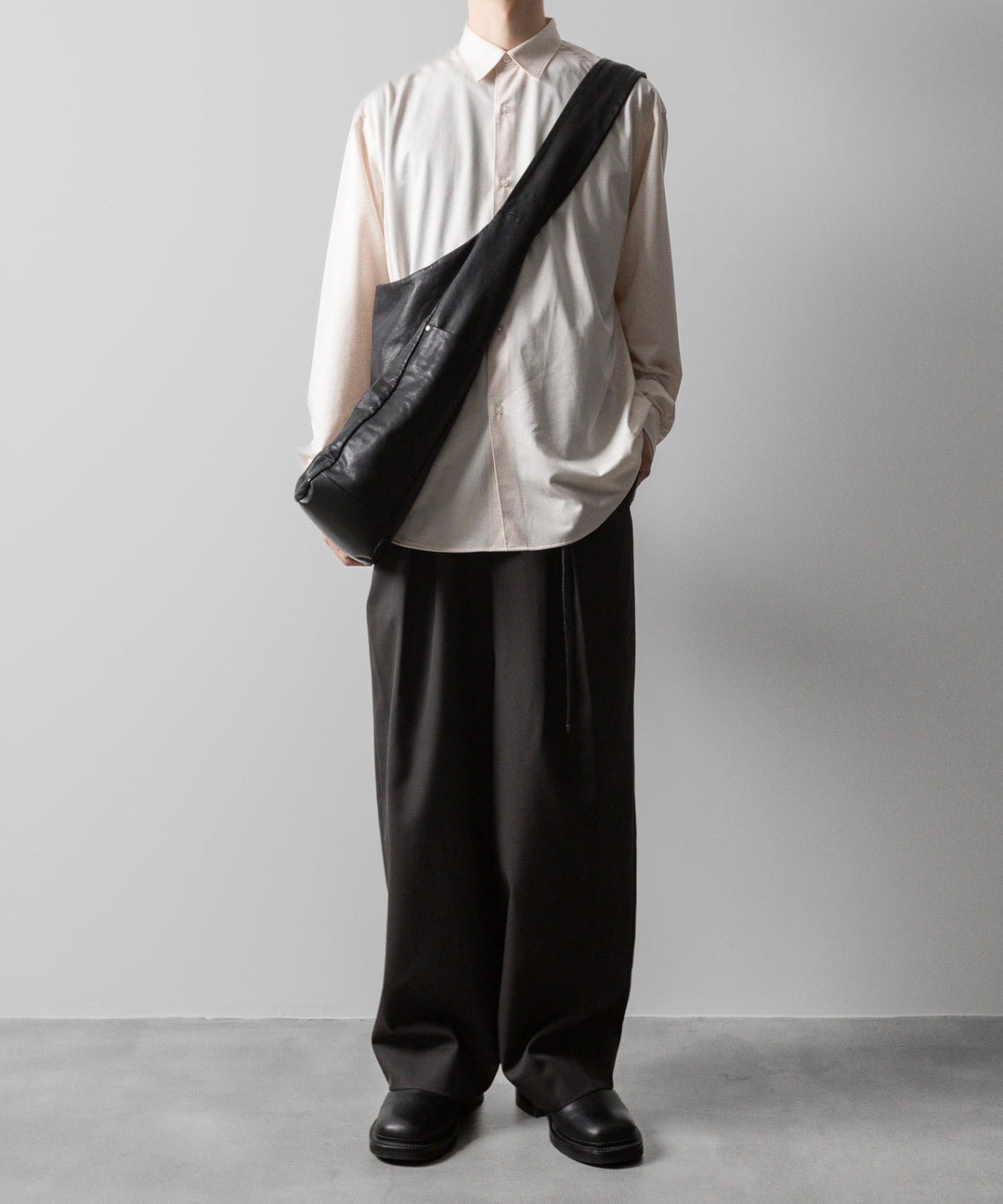 ssstein(シュタイン)の24AWコレクション EASY WIDE TROUSERS (2/72 WOOL GABARDINE) - GREY KHAKI 公式通販サイトsession福岡セレクトショップ