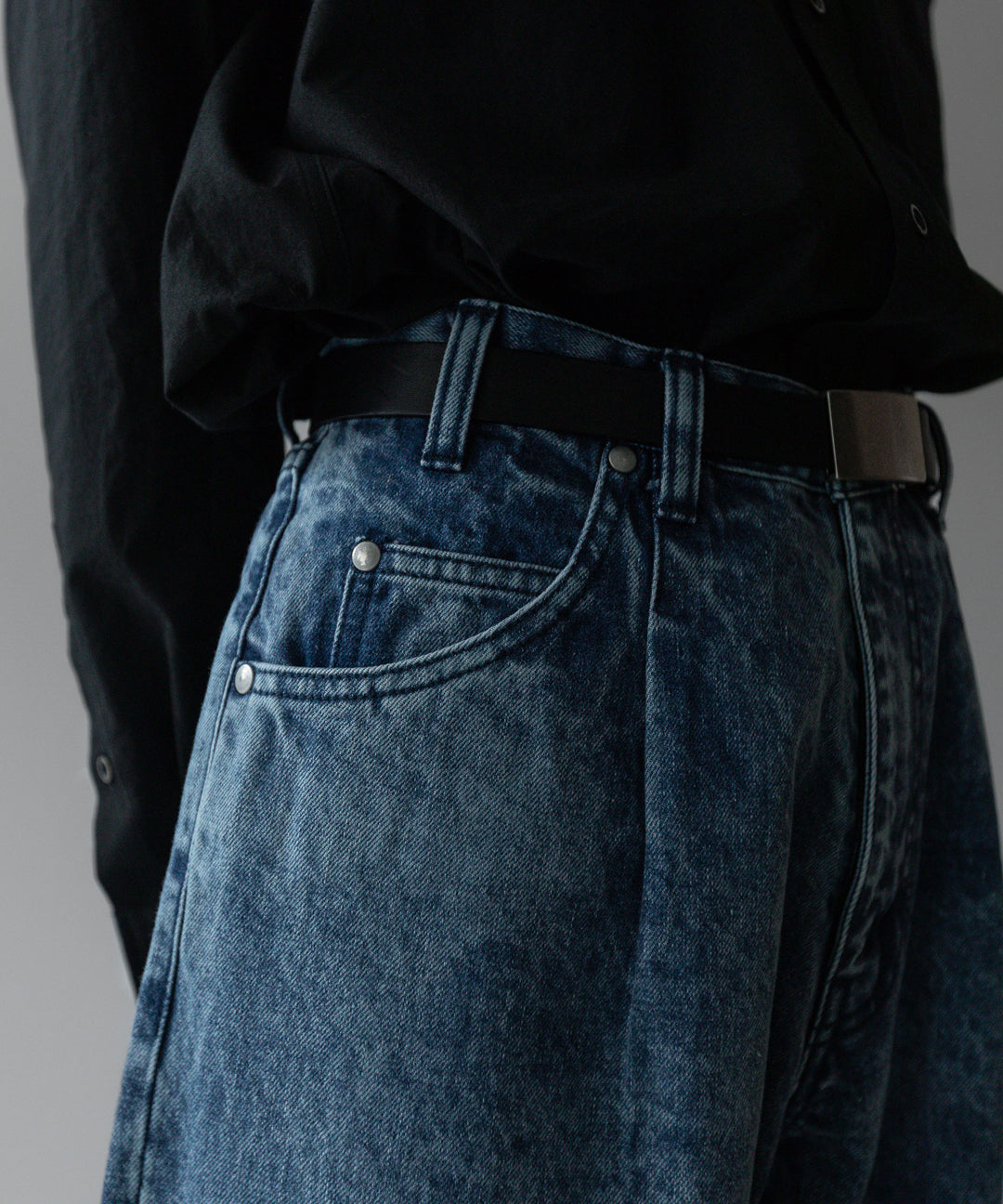 stein(シュタイン)の24SSコレクションCHEMICAL BLEACHED DENIM JEANSのINDIGO
