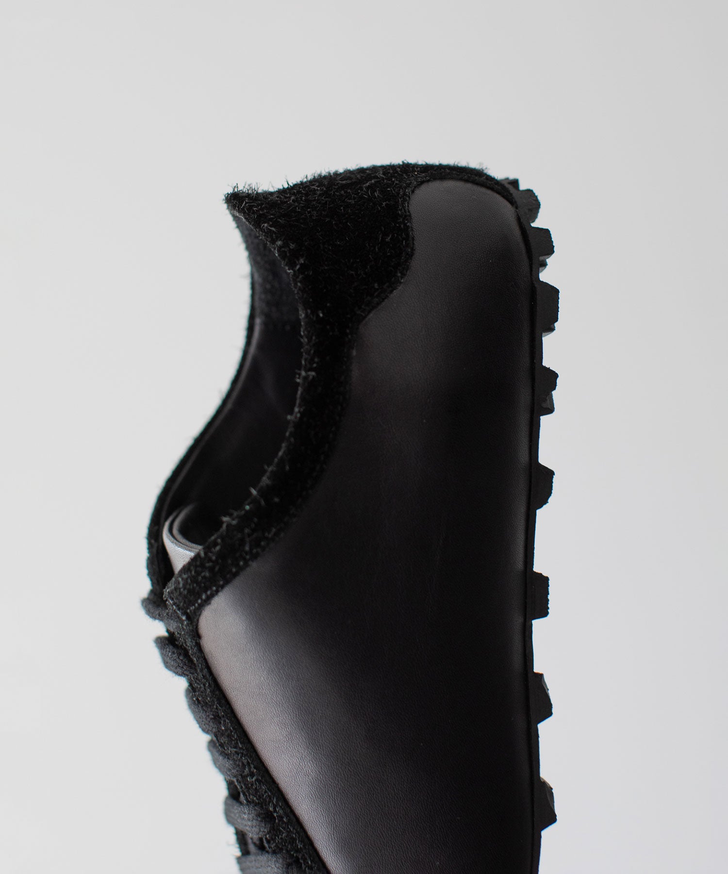 【 SINE & COSINE 】JOHAN / SNEAKER VIBRAM ZEGAMA - WASHED COW / BRUSHED SUEDE BLACK