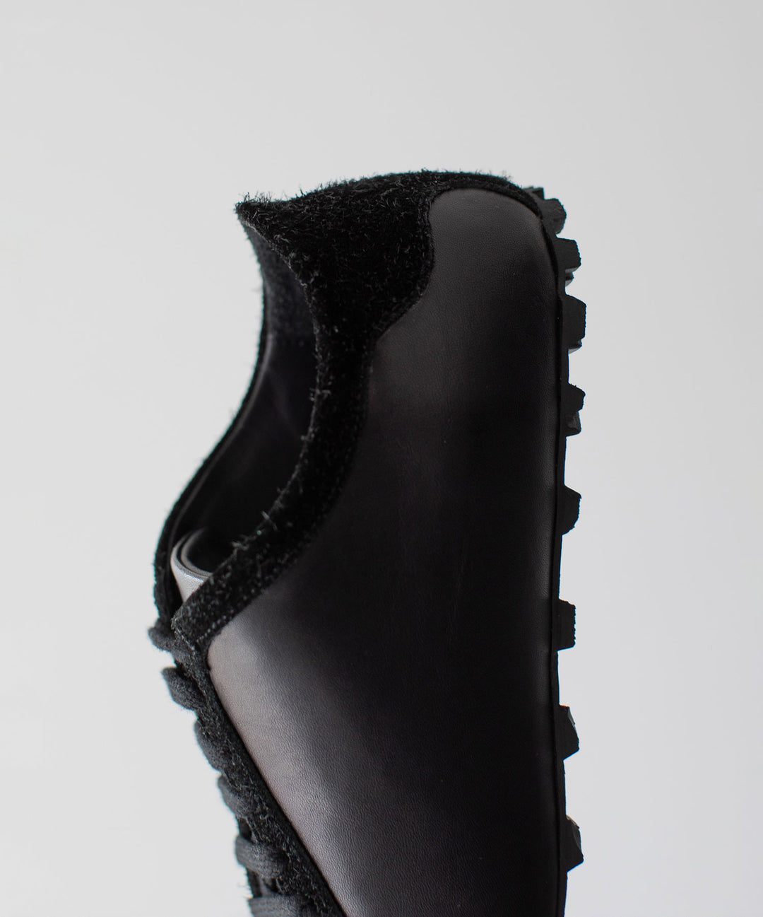 【 SINE &amp; COSINE 】JOHAN / SNEAKER VIBRAM ZEGAMA - WASHED COW / BRUSHED SUEDE BLACK