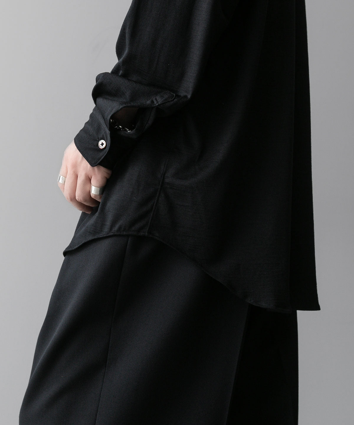 INTÉRIM(インテリム)のEXTRA FINE MERINO WOOL JERSEY L/S REGULAR SHIRT - BLACKの公式通販サイトsession福岡セレクトショップ