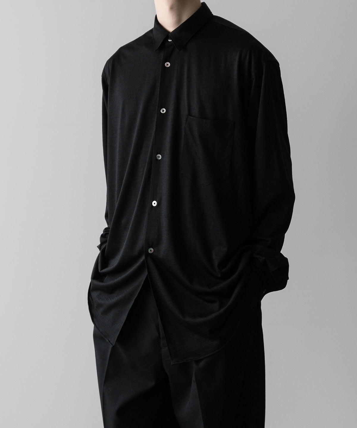 INTÉRIM(インテリム)のEXTRA FINE MERINO WOOL JERSEY L/S REGULAR SHIRT - BLACKの公式通販サイトsession福岡セレクトショップ