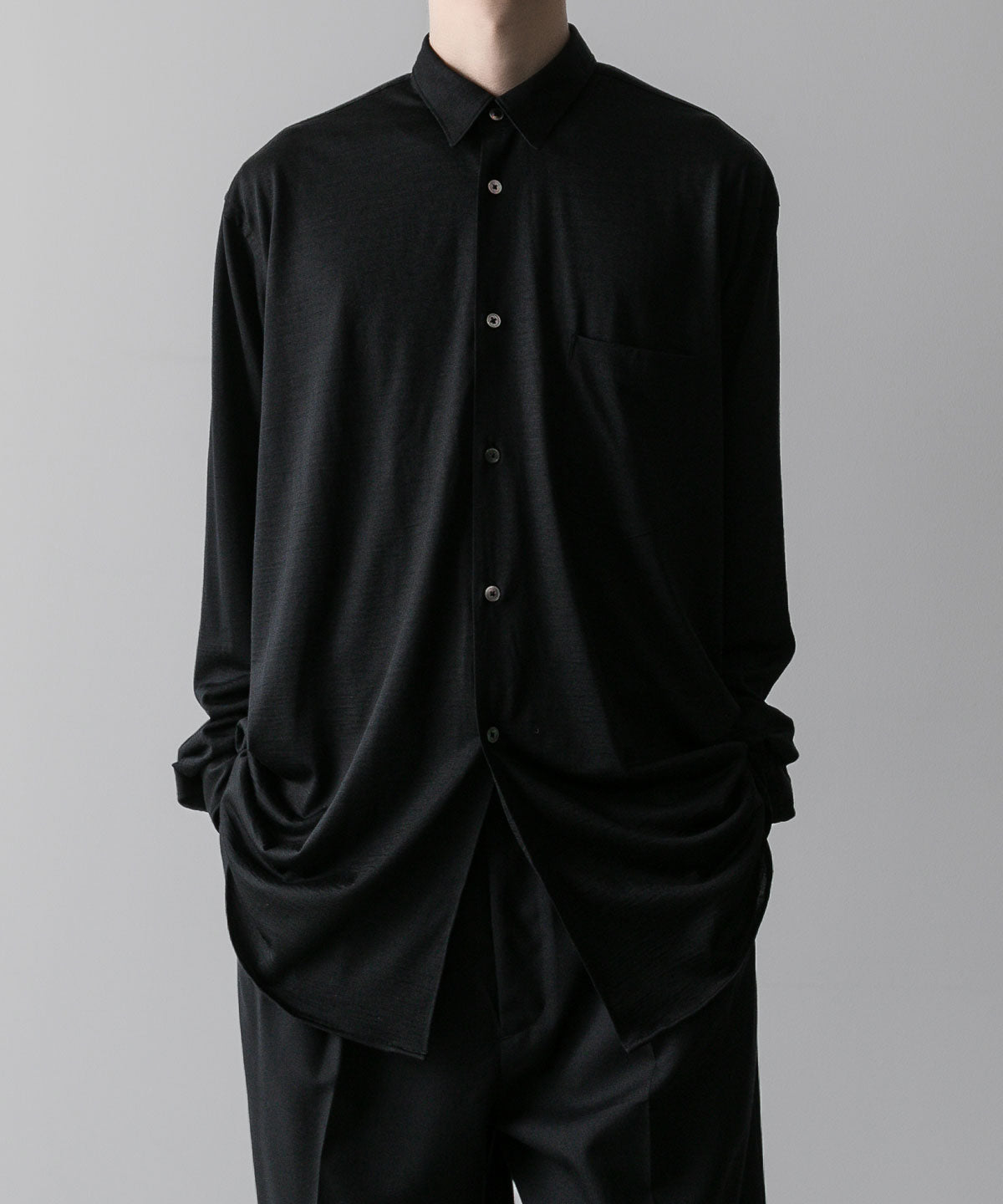 INTÉRIM(インテリム)のEXTRA FINE MERINO WOOL JERSEY L/S REGULAR SHIRT - BLACKの公式通販サイトsession福岡セレクトショップ