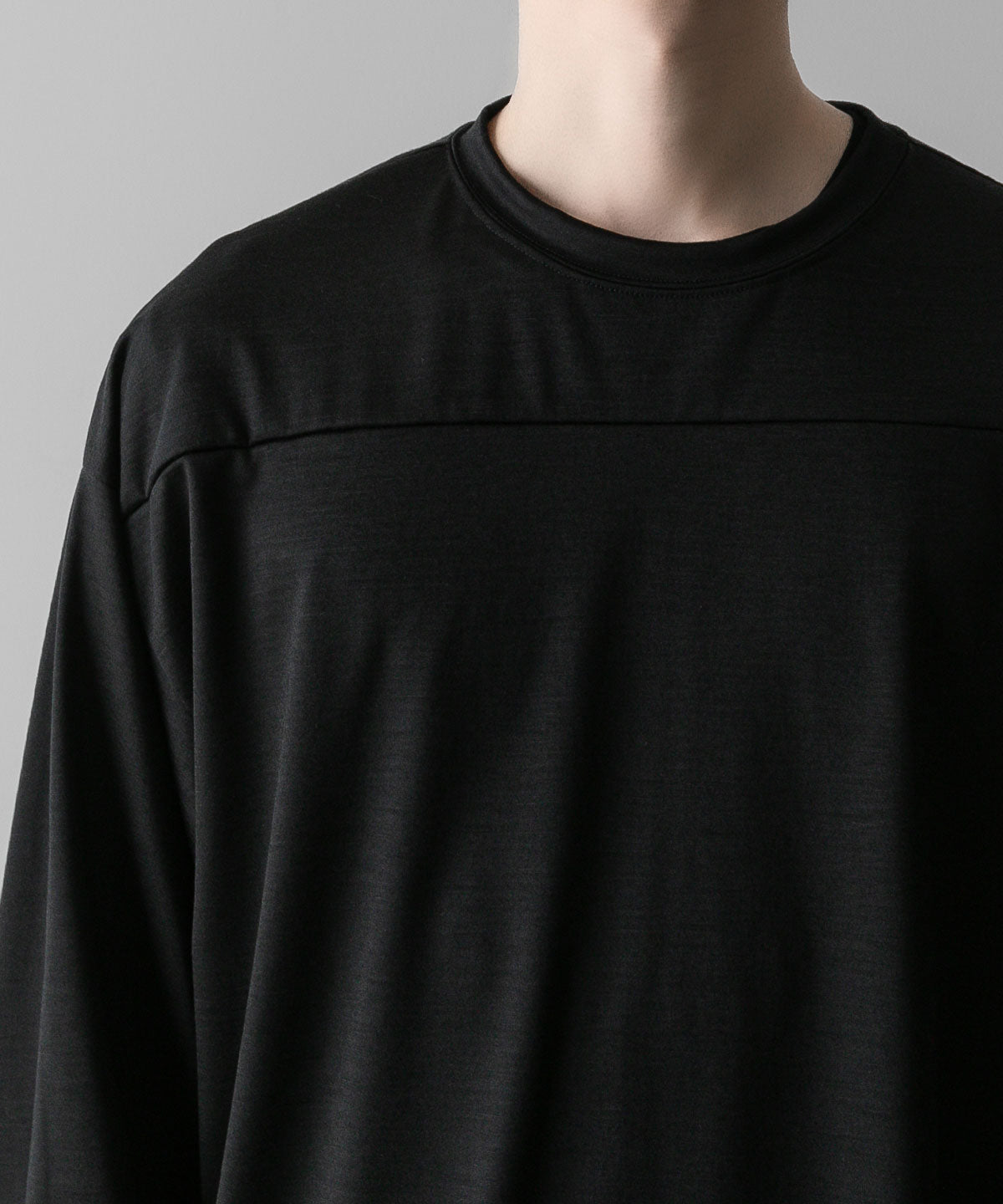 INTÉRIM(インテリム)のHYPER BIG EXTRA FINE MERINO WOOL JERSEY FOOTBALL L/S TEE - BLACKの公式通販サイトsession福岡セレクトショップ