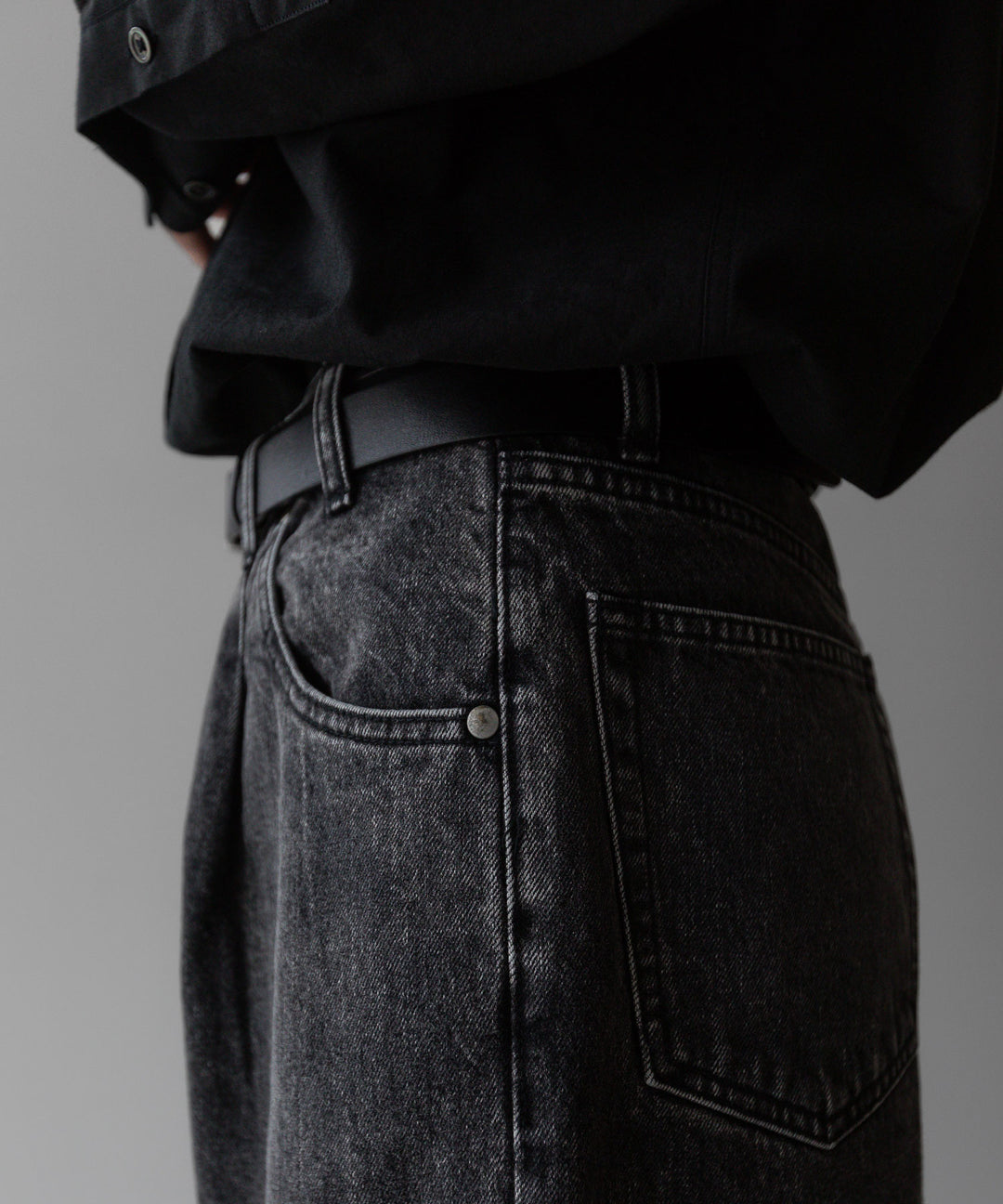 stein(シュタイン)の24SSコレクションCHEMICAL BLEACHED DENIM JEANSのBLACK
