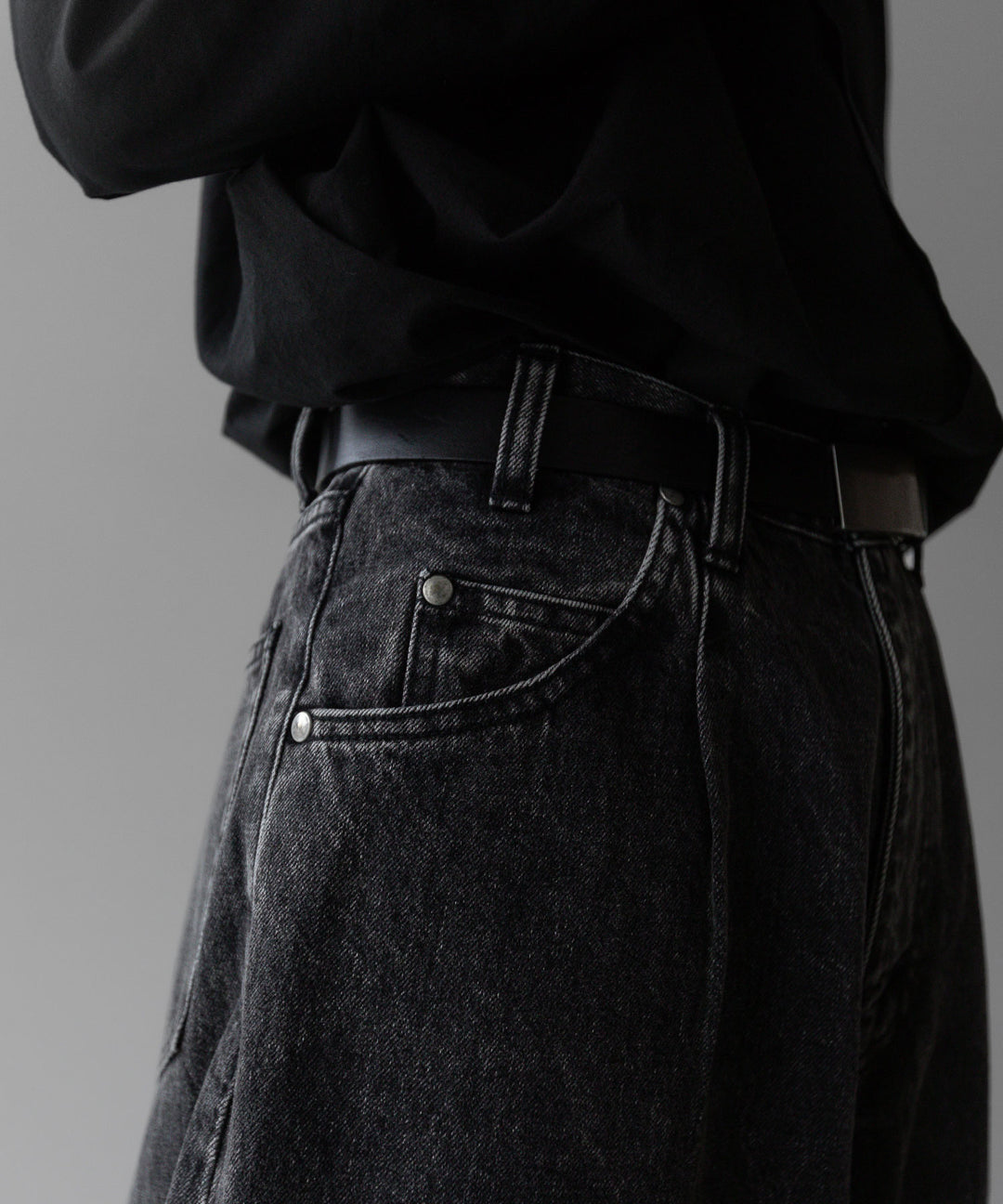 stein(シュタイン)の24SSコレクションCHEMICAL BLEACHED DENIM JEANSのBLACK