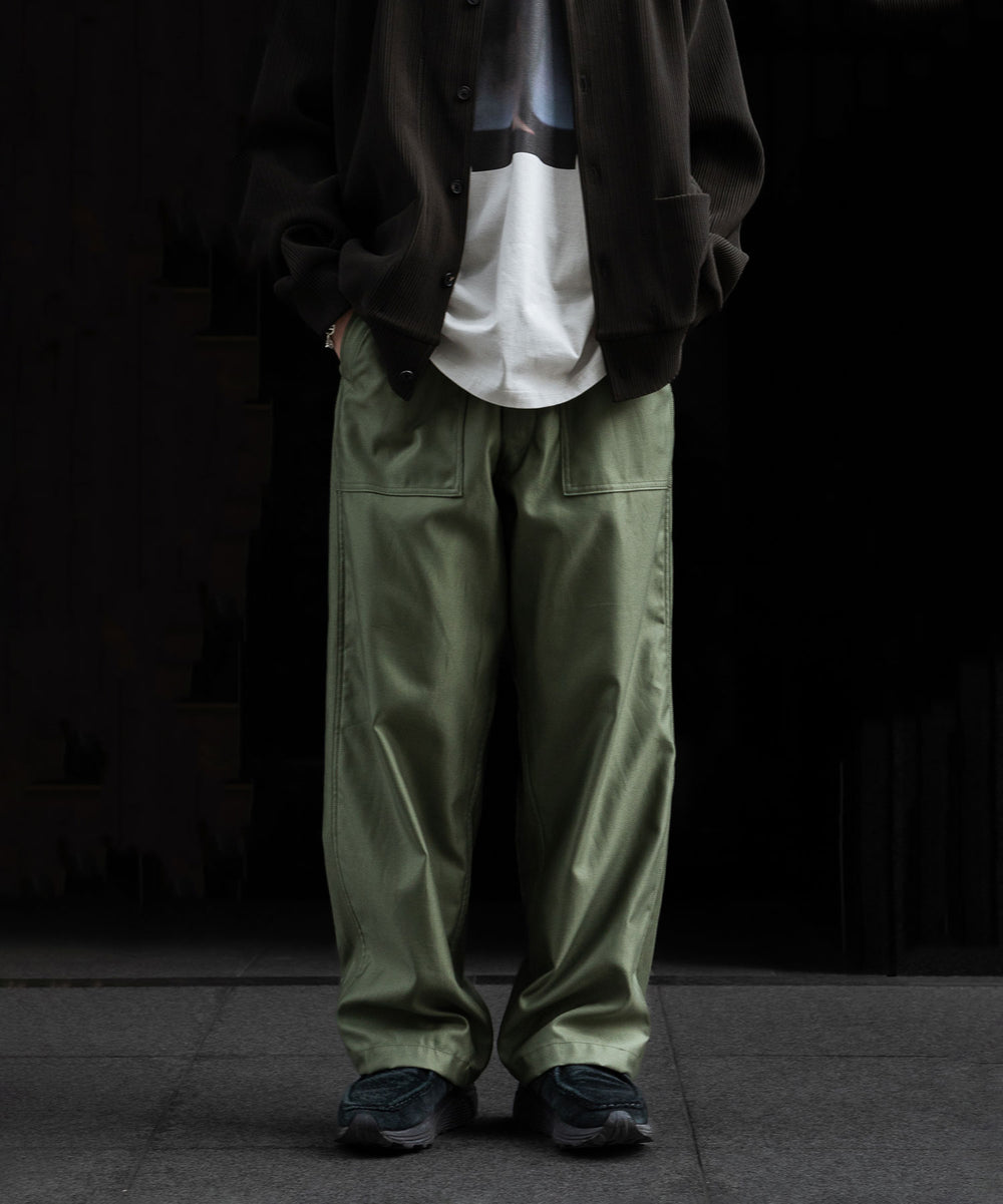 INTÉRIM/インテリムのGIZA BACK SATIN BAKER PANTSのOLIVE