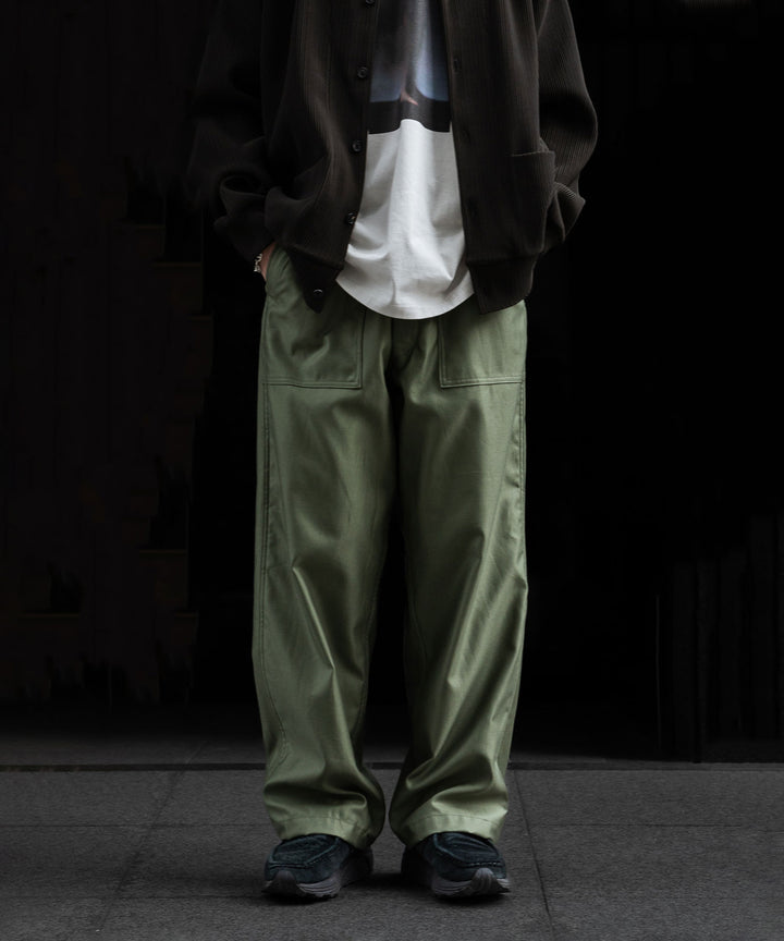 INTÉRIM/インテリムのGIZA BACK SATIN BAKER PANTSのOLIVE