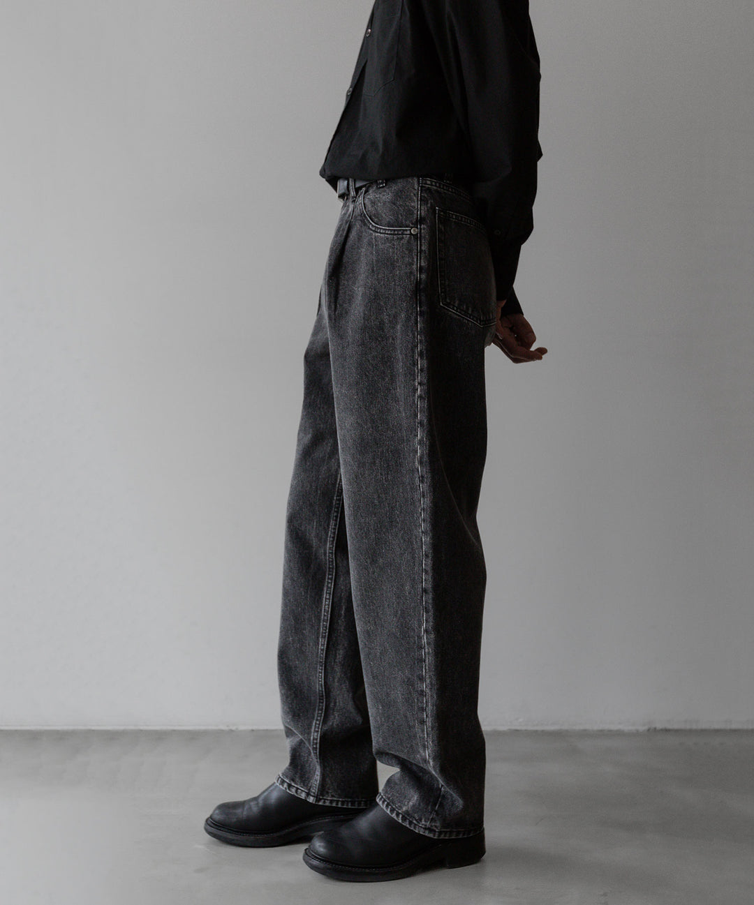 stein(シュタイン)の24SSコレクションCHEMICAL BLEACHED DENIM JEANSのBLACK