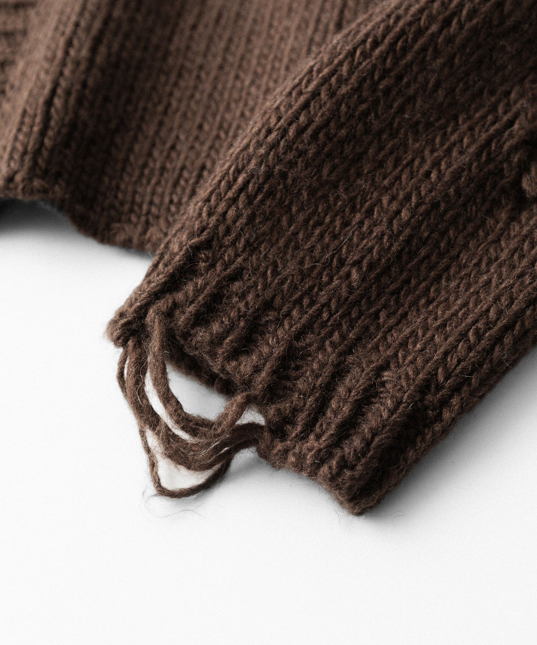 【CODA】DARK BROWN 90S’ ROUND NECK THRASHED CARDIGAN - BROWN