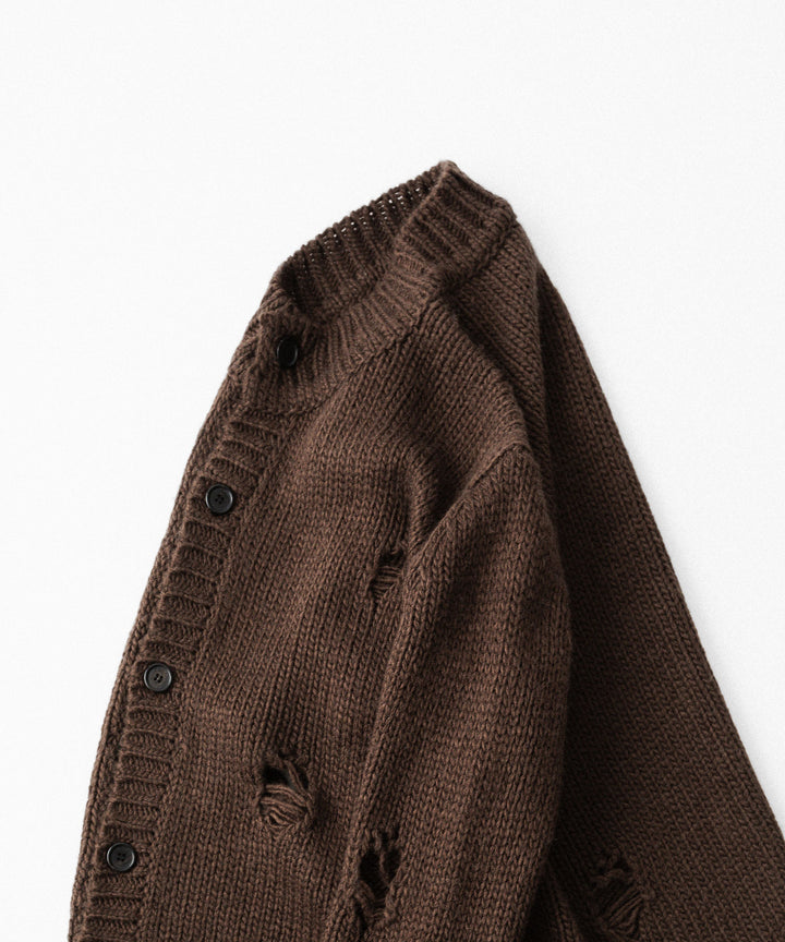 【CODA】DARK BROWN 90S’ ROUND NECK THRASHED CARDIGAN - BROWN