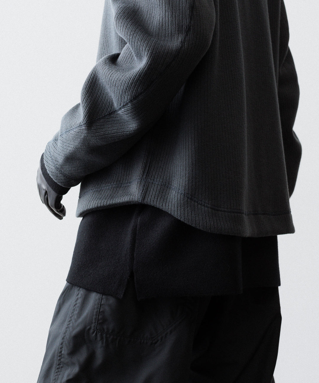 【OPPOSE DUALITY】NO COLLAR RIB ZIP TOP - BLACK