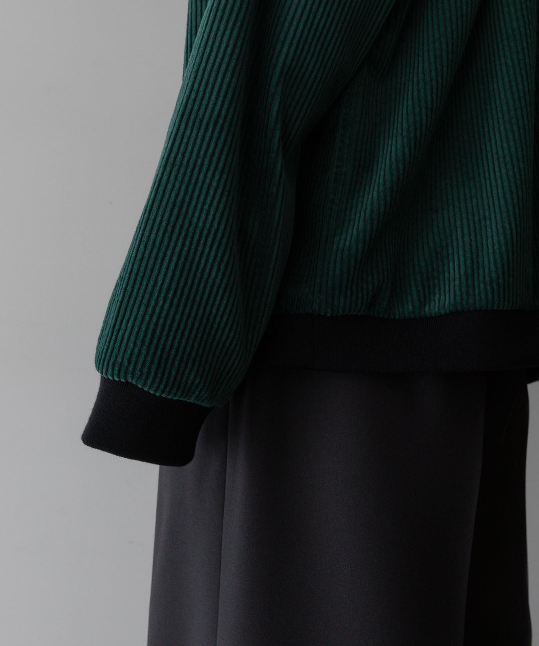 【INTÉRIM】インテリムのWIDE COTTON CORDUROY V-CARDIGAN - GREEN公式通販サイトsession福岡セレクトショップ