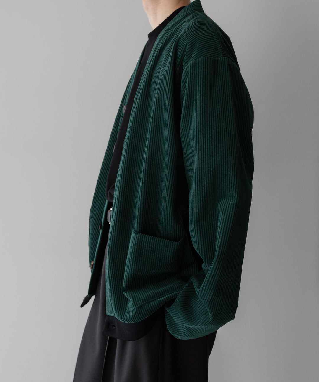 【INTÉRIM】インテリムのWIDE COTTON CORDUROY V-CARDIGAN - GREEN公式通販サイトsession福岡セレクトショップ