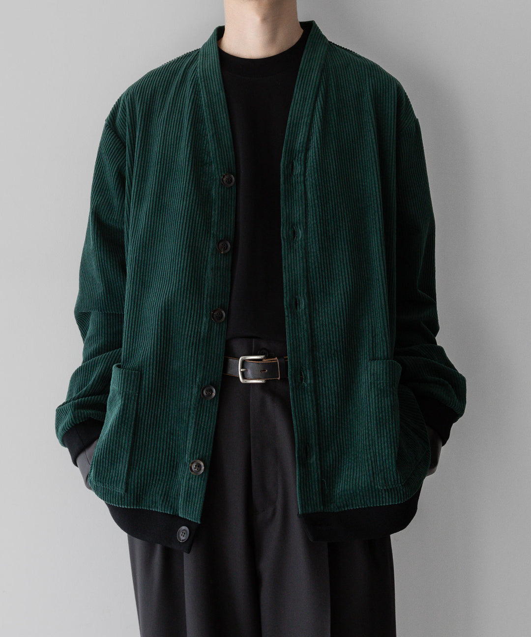 【INTÉRIM】インテリムのWIDE COTTON CORDUROY V-CARDIGAN - GREEN公式通販サイトsession福岡セレクトショップ