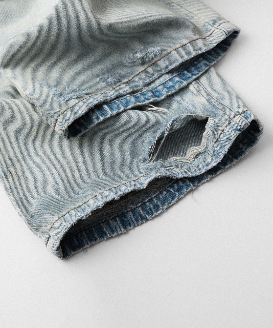 【CODA】LIGHT INDIGO WASHED DISTRESSED BREAK CUT WIDE STRAIGHT JEANS - LIGHT INDIGO WASHED