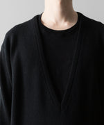 画像をギャラリービューアに読み込む, ssstein(シュタイン)の24AWコレクション EXTRA FINE WOOL KNIT DEEP V NECK LS - BLACK 公式通販サイトsession福岡セレクトショップ
