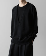 画像をギャラリービューアに読み込む, ssstein(シュタイン)の24AWコレクション EXTRA FINE WOOL KNIT DEEP V NECK LS - BLACK 公式通販サイトsession福岡セレクトショップ
