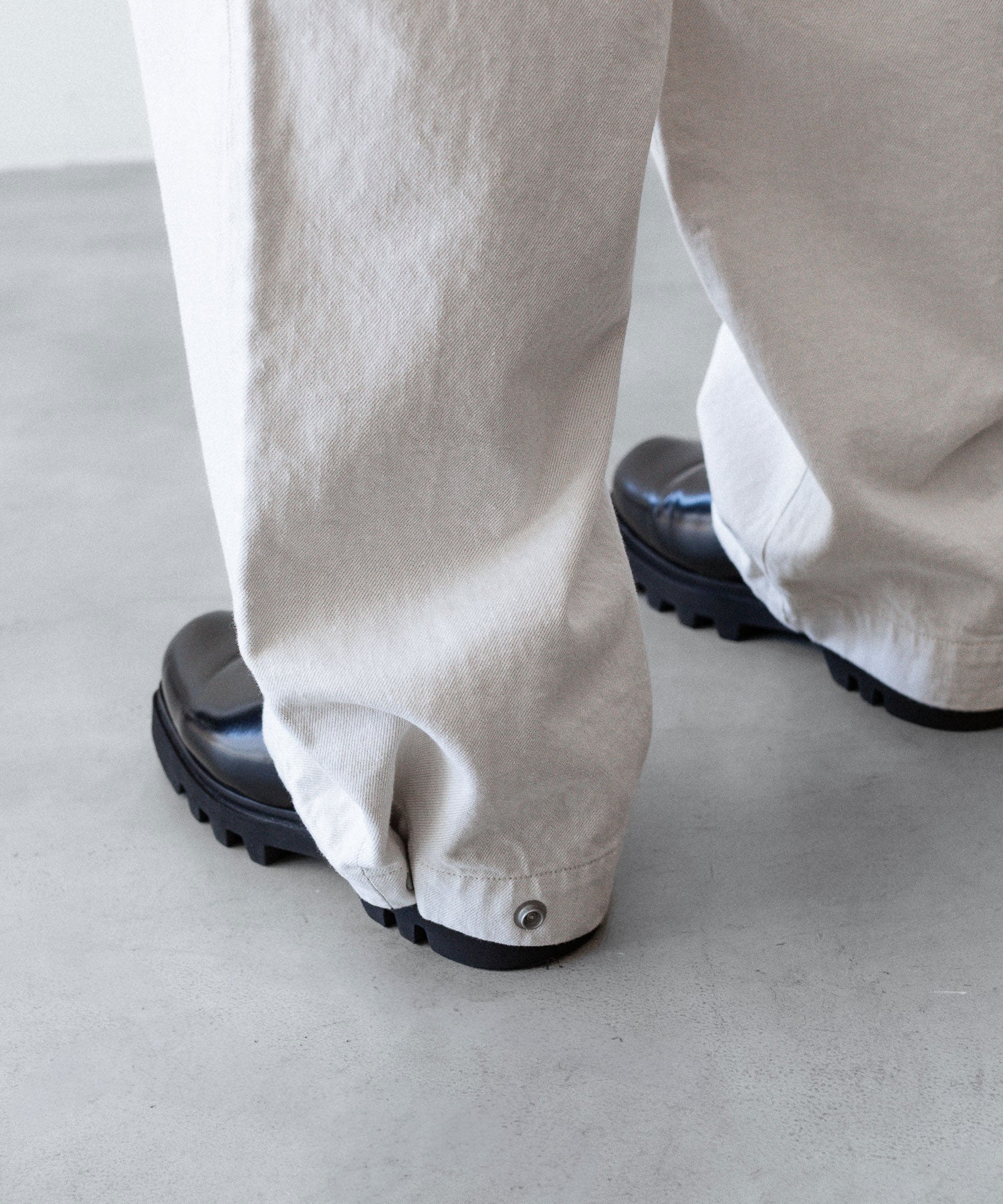 ANTHEM A アンセムエーのWASHED DENIM NO-BRAINER PANTSのECRU 公式通販サイトsession福岡セレクトショップ