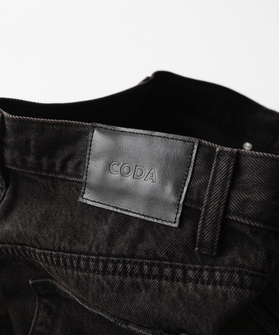 【CODA】BLACK WASHED LAYERED HYBRID BREAK CUT JEANS - BLACK WASHED