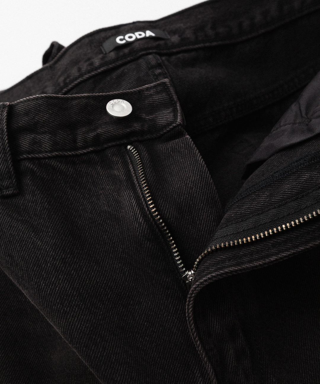 【CODA】BLACK WASHED LAYERED HYBRID BREAK CUT JEANS - BLACK WASHED