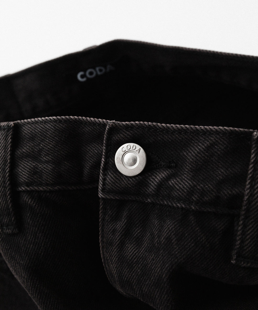 【CODA】BLACK WASHED LAYERED HYBRID BREAK CUT JEANS - BLACK WASHED