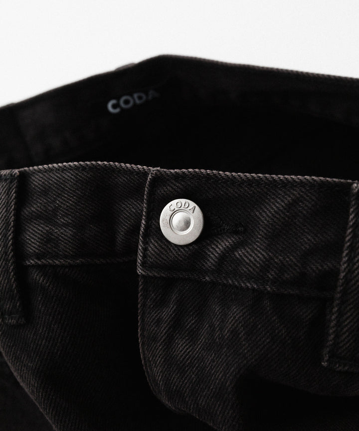 【CODA】BLACK WASHED LAYERED HYBRID BREAK CUT JEANS - BLACK WASHED