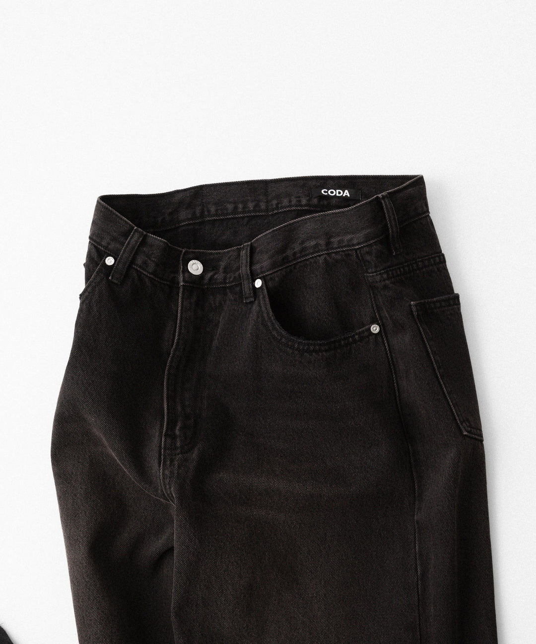【CODA】BLACK WASHED LAYERED HYBRID BREAK CUT JEANS - BLACK WASHED